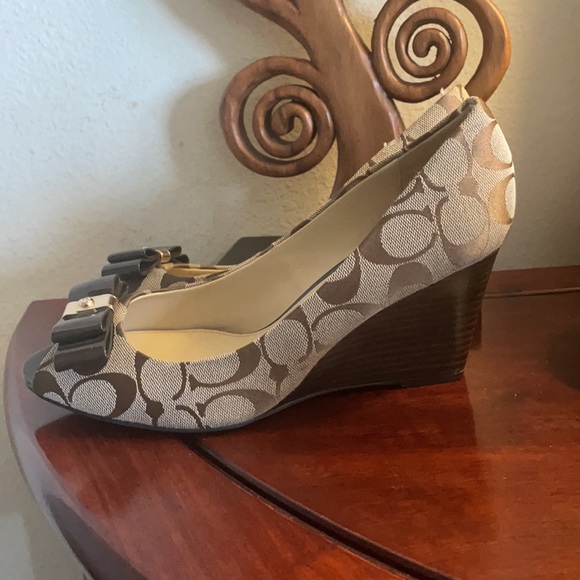 Coach Wedges Size 9.5B - Picture 3 of 9